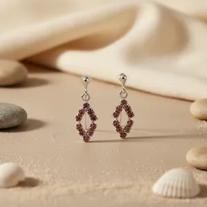 Boucles d'oreilles pendantes en forme de losange argentées pour femmes avec pierres précieuses roses, bijoux tendance - Product Image 3