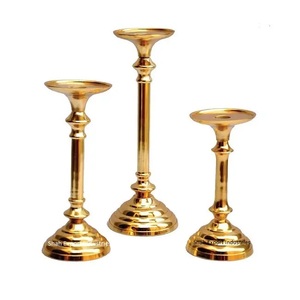 ชุดเชิงเทียนโลหะแบบเสา3ชิ้นตกแต่งด้วยทองคำมันวาวสำหรับบ้านและตกแต่งคริสต์มาสเชิงเทียน - Product Image 1