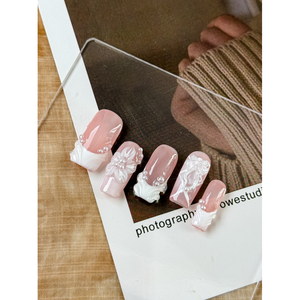 Uñas Postizas con Diseño Esculpido en Tono Perla, Decoración de Uñas Única con Diseño Esculpido - Product Image 3