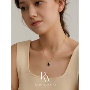 Collana Trendy con Pendente in Opale Nero, Forme Geometriche a Cuore e Numeri, Catena in Acciaio Inossidabile Placcato Oro con Diamanti - Product Image 4