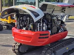 ENVÍO GRATUITO, Miniexcavadora TAKEUCHI TB235-2, Motor Diésel de 24.4 HP, Cabina Cerrada, Aprobado por EPA y CE, Sistema Hidráulico Auxiliar, 2 Velocidades, PLC - Product Image 5