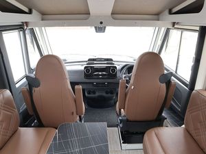 Camping-car de luxe d'occasion ELEGANCE 910 G RHD bleu foncé/gris/noir, Euro 5, 4-6 passagers, bagages ajustables, idéal pour les voyages aériens - Product Image 3