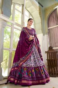 Dernier modèle de Lehenga Choli en soie de style gujarati pour Navratri, avec travail de miroirs et de Zari, style traditionnel, prêt à être expédié - Product Image 3