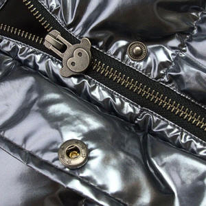 Veste matelassée à capuche unisexe Lady Fit Clothing, chaude, imperméable, avec logo sur le devant - Product Image 4