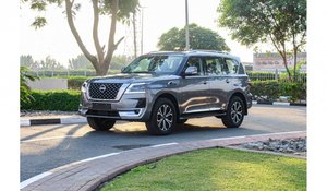 2023 Nissan Patrol Titanium V8 SUV Usado Gas AWD con asientos de cuero Interior oscuro Neumáticos R20 Modelo Aspire - Product Image 2