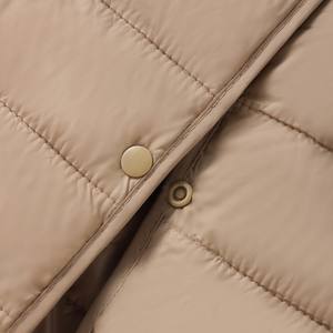 适合季节性活动的女式短款填充式服装 - Product Image 5