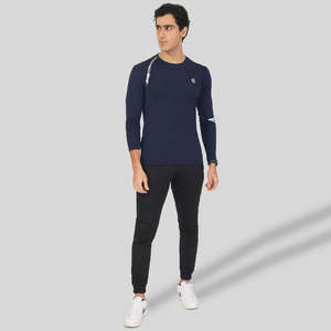 T-shirt à manches longues Triple Volt pour homme en bleu marine, 100% coton biologique, imprimé en sérigraphie compressée, motif uni, 100% polyester - Product Image 4