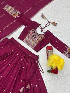 Impresionante tradicional Color granate Pure Vichitra Silk Lehenga Choli con trabajo de bordado pesado para Navratri y ropa festiva - Product Image 6