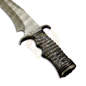 Cuchillo Bowie de Acero de Damasco Hecho a Mano - Cuchillo de Caza Profesional con Funda de Cuero, Empuñadura Ergonómica de Madera, Regalo Ideal - Product Image 3