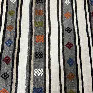 พรมคิลิมตุรกีขนาด 2.3x11.3 ฟุต พรมวินเทจ พรมลายตารางสีเทาทำจากขนสัตว์ - Product Image 5