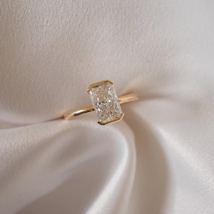 Bague Moissanite radiante à la mode 6.5x10 MM avec réglage de demi-lunette et bague de promesse élégante à bande arrondie mince pour elle - Product Image 1