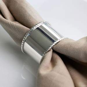 Rond de serviette élégant en métal artisanal avec un look antique pour la table de mariage et un accent de décoration de salle à manger de qualité supérieure - Product Image 2