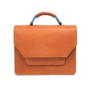 Meilleur produit Le sac à bandoulière en cuir élégant Classic Companion pour la sophistication quotidienne Sac fait main d'Indonésie - Product Image 6