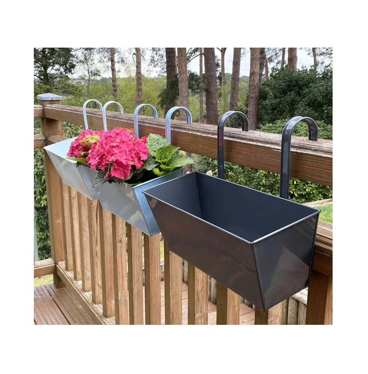 Top selling metal planter hanger pot Garden Flower Pot Holder Potted Stand Mounted Balcony at cheap price