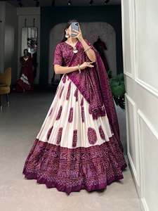 Tushar Designer Soie Lehenga Paillettes Broderie Style Pakistanais Lehenga Choli pour Demoiselles D'honneur Fonctions De Mariage Indien Pakistanais - Product Image 4
