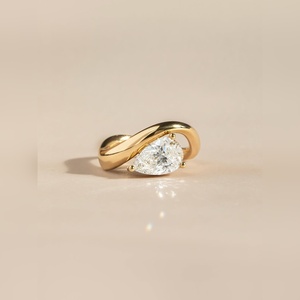 Anillo de Diamante Solitario en Forma de Pera Único, Oro de 10k, 14k, 18k, Plata, Platino, Regalo Moderno de Aniversario para Ella - Product Image 3