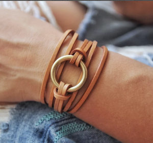 Bracelet en cuir pour femme, anneau de cercle en laiton Bracelet en cuir Bracelet de corde nautique, Bracelet de surfeur - Product Image 1