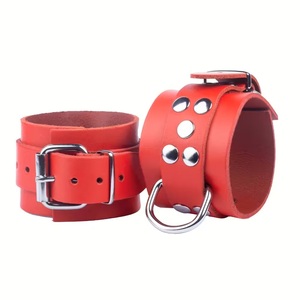 Menottes en cuir rouge avec boucle en D métallique, équipement de bondage, menottes en cuir de vache véritable - Product Image 6