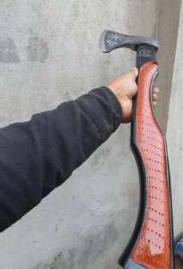 Hacha vikinga hecha a mano personalizada con cabeza de acero al carbono grabada y Funda de cuero para acampar al aire libre y hacha de regalo - Product Image 4