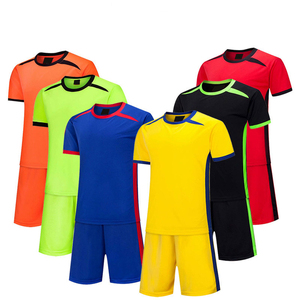 Maillot et Short de Football pour Adulte – Tenue d'Entraînement Sportive à Manches Courtes – Uniforme Personnalisé avec Impression Numérique – Qualité Supérieure 100% - Product Image 1