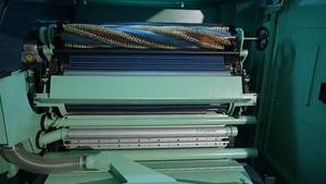 Machine et équipement commercial pour la fabrication de rouleaux de coton absorbant/laine de coton - Product Image 2