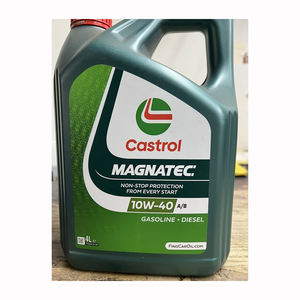 Castrol Magnatec <b>10W</b>-<b>40</b> durable semi synthetic oil for long lasting engine cleanliness - Product Image 1