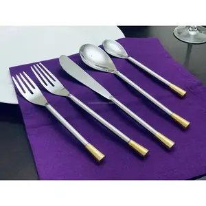 Elegante Juego de Cubiertos de Acero Inoxidable Moderno y Ecológico con Mango Dorado, Incluye Tenedor y Cuchara, Esenciales para la Cocina y el Comedor - Product Image 3