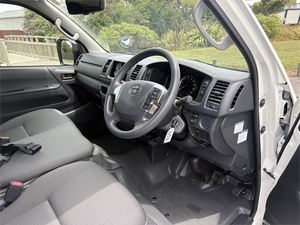 Achetez maintenant : <span class=keywords><strong>Toyota</strong></span> Regius <span class=keywords><strong>Ace</strong></span> 2.8D DX GL Package Van 4 portes AT 2WD, modèle 2025, véhicule d'occasion prêt à être expédié - Product Image 1