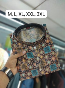 Collection Kurta en soie pure pour hommes Vêtements indiens et pakistanais formels et décontractés pour les fêtes et les vêtements de tous les jours - Product Image 6