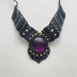 Collier en macramé vintage fait à la main avec pendentif en labradorite de 25 à 30 mm sur des cordons verts, chaînes de mariage et de cadeaux - Product Image 4