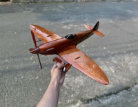 Maquette d'avion Spitfire gravée en bois d'acajou, fabrication vietnamienne