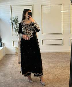 Robe de cérémonie Yukata inspirée de Bollywood en soie/coton/lin avec broderies complexes et ornements en cristal - Product Image 6