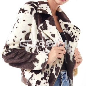 Chaqueta de mujer de estilo motorista con estampado crudo corto de pelo de vaca marrón y blanco con cinturón - Product Image 4