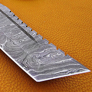 Cuchillo de Supervivencia de Acero de Damasco Hecho a Medida con Mango Sólido para Acampar, Bushcraft, Cocinar y Coleccionar - Product Image 3