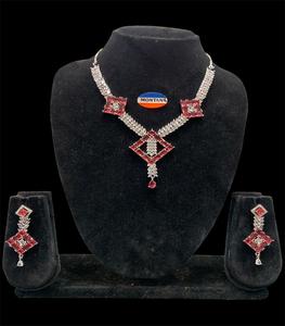 Ensemble de collier élégant CZ avec boucles d'oreilles pour femmes avec des pierres publicitaires idéales pour les événements de mariage Fonctions traditionnelles et vêtements de fête - Product Image 1