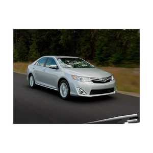 Toyota Camry sedán para conducción de lujo y uso diario, un auto confiable con motor potente. Vehículo híbrido Toyota Camry con bajo consumo. - Product Image 5