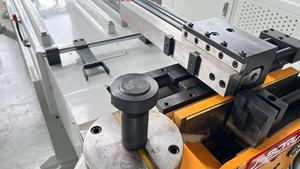Máquina dobladora de tubos CNC de alto rendimiento para carretillas, automática, para doblar tubos de acero al carbono y aluminio, para tubos cuadrados y circulares - Product Image 3