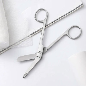 Kit Quirúrgico ENT de Alta Calidad Endo Tech, Tijeras para Vendajes de Primeros Auxilios para Enfermeras, Acero Inoxidable Multicolor, Revestimiento Manual con Papel Protector - Product Image 6