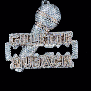 Joyería Cristiana Hip Hop Unisex GILLETTE de la Mejor Calidad, Personalizada en Plata de Ley 925 con Baño de Oro de 10K y Moissanita Corte Baguette para Fiesta - Product Image 1