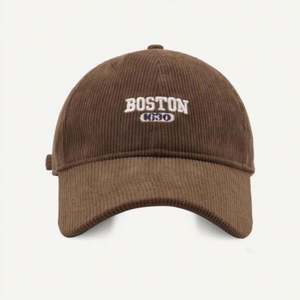 Gorra de Béisbol de Pana Personalizada al por Mayor con 6 Paneles y Bordado Original del Logotipo de Boston - Product Image 3