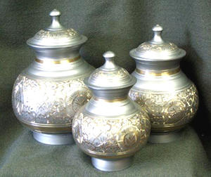 Vantage Metal Memorial Adult Ashes Urnes de crémation en métal en laiton Urnes de crémation de style unique Urnes de crémation en métal de conception faite à la main - Product Image 6