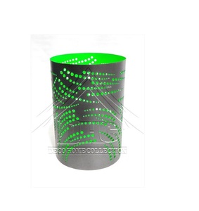 Vente en gros de bougeoirs cylindriques en métal romantique, décoratifs, avec découpes florales, pour les fournitures de fond de scène de mariage - Product Image 4