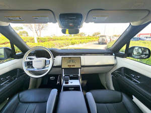 LAND ROVER RANGE ROVER VOGUE P530, V8 4.4L BLACK EDITION SUV d'occasion 2024, entièrement équipée et luxueuse, prête à être expédiée dans le monde entier - Product Image 2