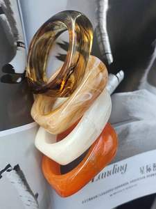 กำไลเรซินที่สะดุดตาสำหรับสวมใส่ในงานปาร์ตี้ - Product Image 5