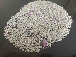 Arena para gatos redonda con gránulos de bentonita, embalaje estándar de exportación con bolsa estándar, gestión de residuos para gatos de primera calidad - Product Image 2