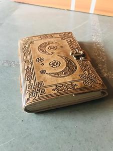 Diarios de cuero con relieve sol y luna hechos a medida con páginas de papel hechas a mano de algodón ideales para reventa - Product Image 6