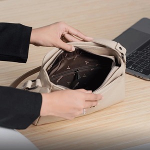 Bolso bandolera de cuero de alta calidad para mujer con cierre seguro y cómoda experiencia de transporte a la venta - Product Image 4