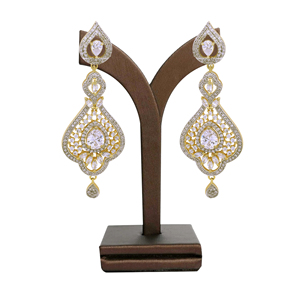 Elegantes Pendientes chapados en oro AD, Pendientes colgantes AD para todos los días, exportación de joyería artificial de lujo, proveedor de joyería de moda personalizada. - Product Image 1