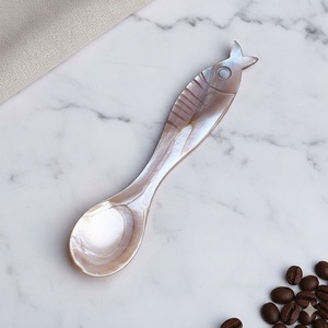 Cuillère à caviar en nacre exquise, cuillère en coquille naturelle pure pour la dégustation de plats raffinés, desserts et café - Product Image 1