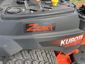 Tondeuse autoportée manuelle Kubota ZD1211 2018 à rayon de braquage zéro avec lame à levage élevé, largeur de coupe de 25 pouces, couleur rouge, garantie de 3 ans - Product Image 6